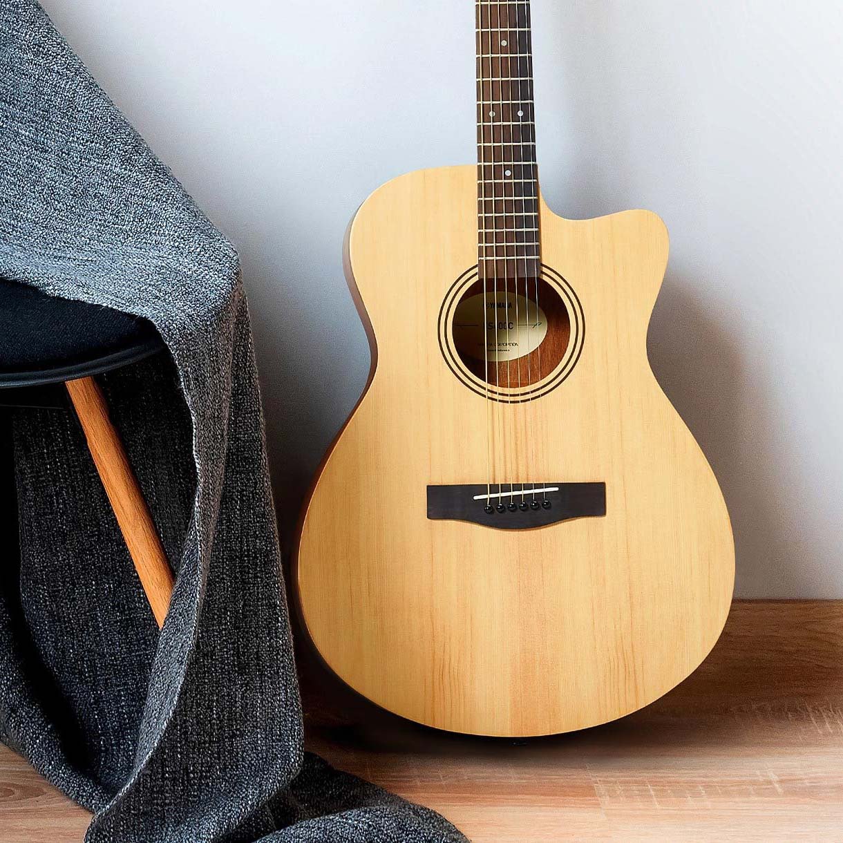Yamaha FS400C Gitar Akustik Folk Concert Cutaway Body